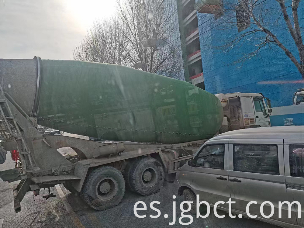 Cold and warm cement mixer truck tank coat